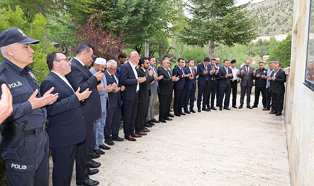 Karamanoğlu Mehmet Bey Kabri Başında Anıldı