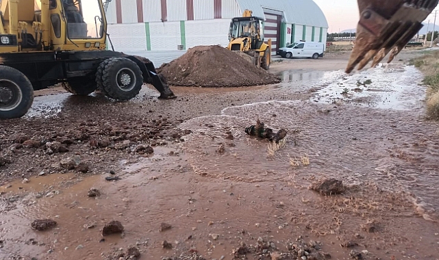 Kanalizasyon ve Doğalgaz Çalışması Su Şebekesini Patlattı