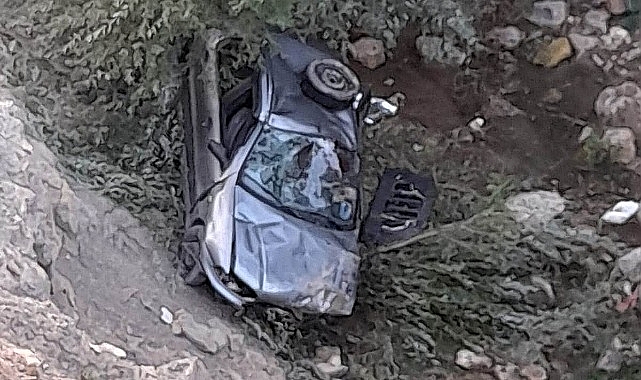Otomobil Dereye Uçtu, 5 Yaralı