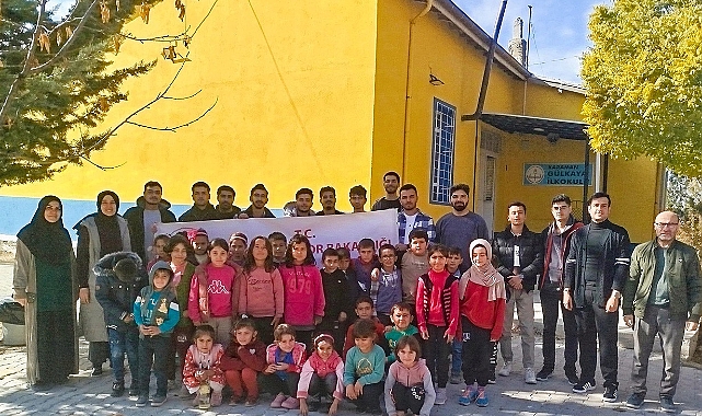 Gönüllüler, ‘Hayata Renk Kat’ Projesiyle Gülkaya Köyü'nde