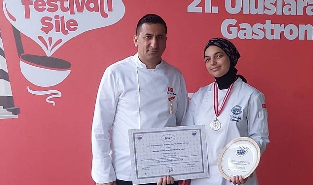 KMÜ Öğrencileri Yemek Yarışmasından Madalyalarla Döndü