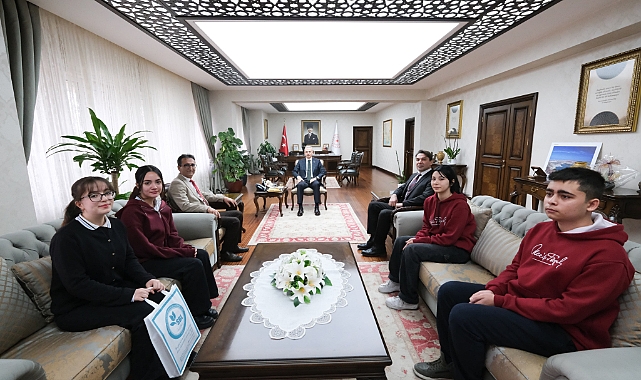 Vali Çiçekli, Genç Yazarlarla Bir Araya Geldi