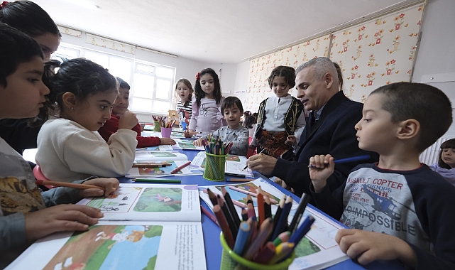 Minik Yüreklerden Vali Amcalarına Büyük Sevgi