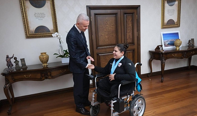 Vali Çiçekli, Başarılı Sporcuları Makamında Ağırladı