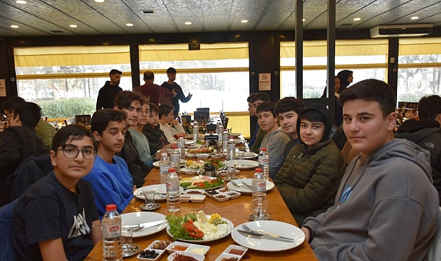 İl Müdürü Mehmet Çalışkan, LGS Hazırlık Öğrencileriyle Kahvaltıda Buluştu