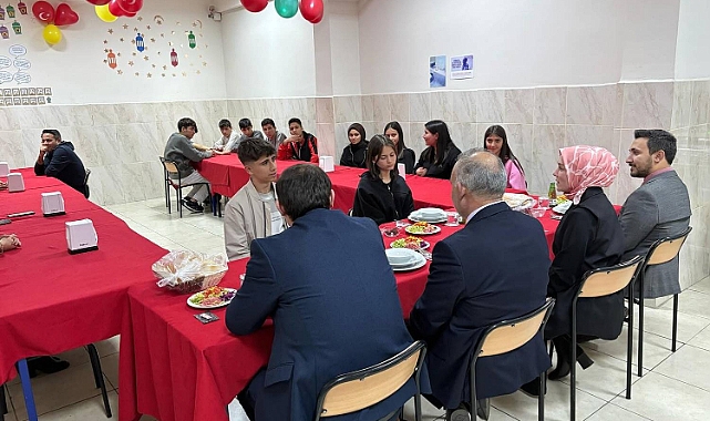 Kaymakam Çakır, Öğrencilerle İftar Açtı