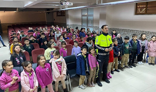 Öğrencilere Trafik Güvenliği Ve Dijital Bağımlılık Eğitimi Verildi