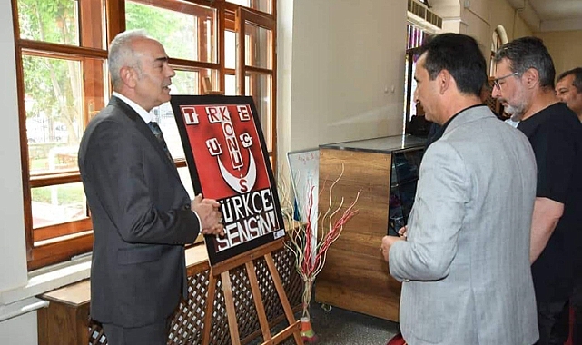 Türkçenin Renklerle Buluştuğu Sergi Ziyarete Açıldı