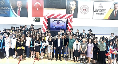 Karaman Lisesi Mezuniyet Töreni İle 135 Öğrenci Kep Attı