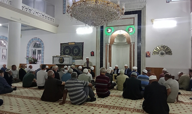 Valide Sultan Camii'nde Sabah Namazı Buluşması Düzenlendi