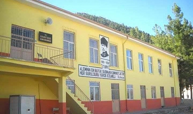 Kazancı Lisesi Kapandı, Belde Halkı İsyan Etti