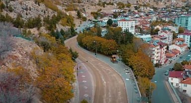 Ermenek’te Sıcak Asfalt Yol Çalışmalarında İlk Etap Tamamlandı