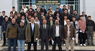 Mihrapta ve Minberde Gençler Var