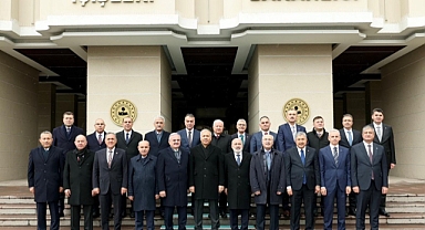 İçişleri Bakanı Yerlikaya, Yeni Atanan Ve Görev Yerleri Değişen Valilerle Bir Araya Geldi