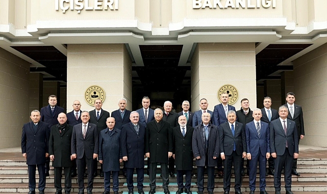 İçişleri Bakanı Yerlikaya, Yeni Atanan Ve Görev Yerleri Değişen Valilerle Bir Araya Geldi