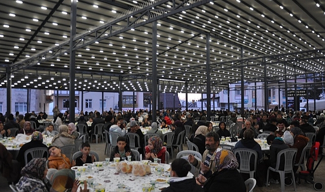 Ermenek Kent Meydanında Gönül Sofrası Kuruldu