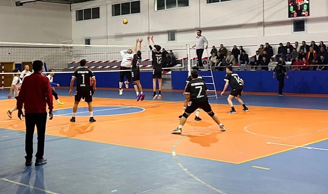 Ermenek’te Voleybol Turnuvasının Şampiyonu Huzurevi Oldu