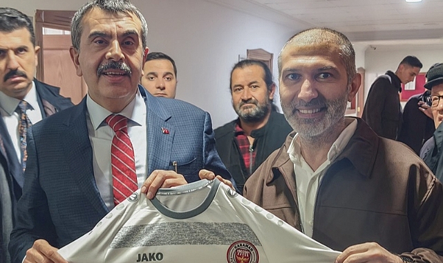 Milli Eğitim Bakanı Yusuf Tekin’e Karaman FK Forması Hediye Edildi