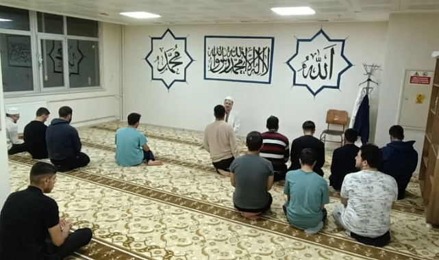 Ramazan Programında Gençler Cami Ve Hayatı Konuştu