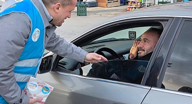 Vekil Eser, Kumanya Dağıttı. Gençlerle İftar Yaptı