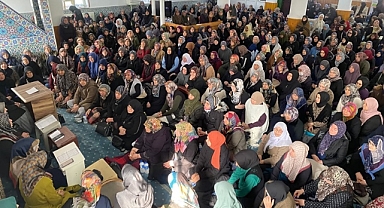 Yeşil Camii’nde Hanımlara Yönelik Kadir Gecesi ve Hatim Dua Programı Düzenlendi
