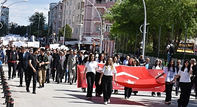 2 Bin 500 Öğrenci Türkçe İçin Yürüdü